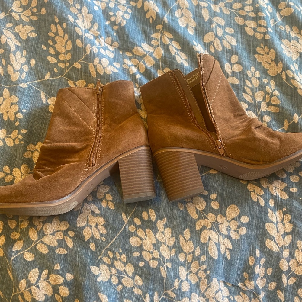 Universal Threads Tan Heeled Boot Size 11 - image 4